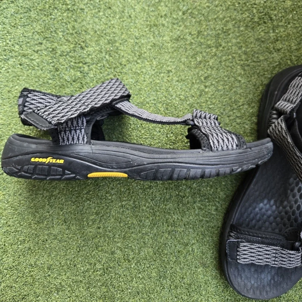 Skechers Sandals Mens Size 8 Goodyear Relaxed Fit Luxe Foam Black/gray